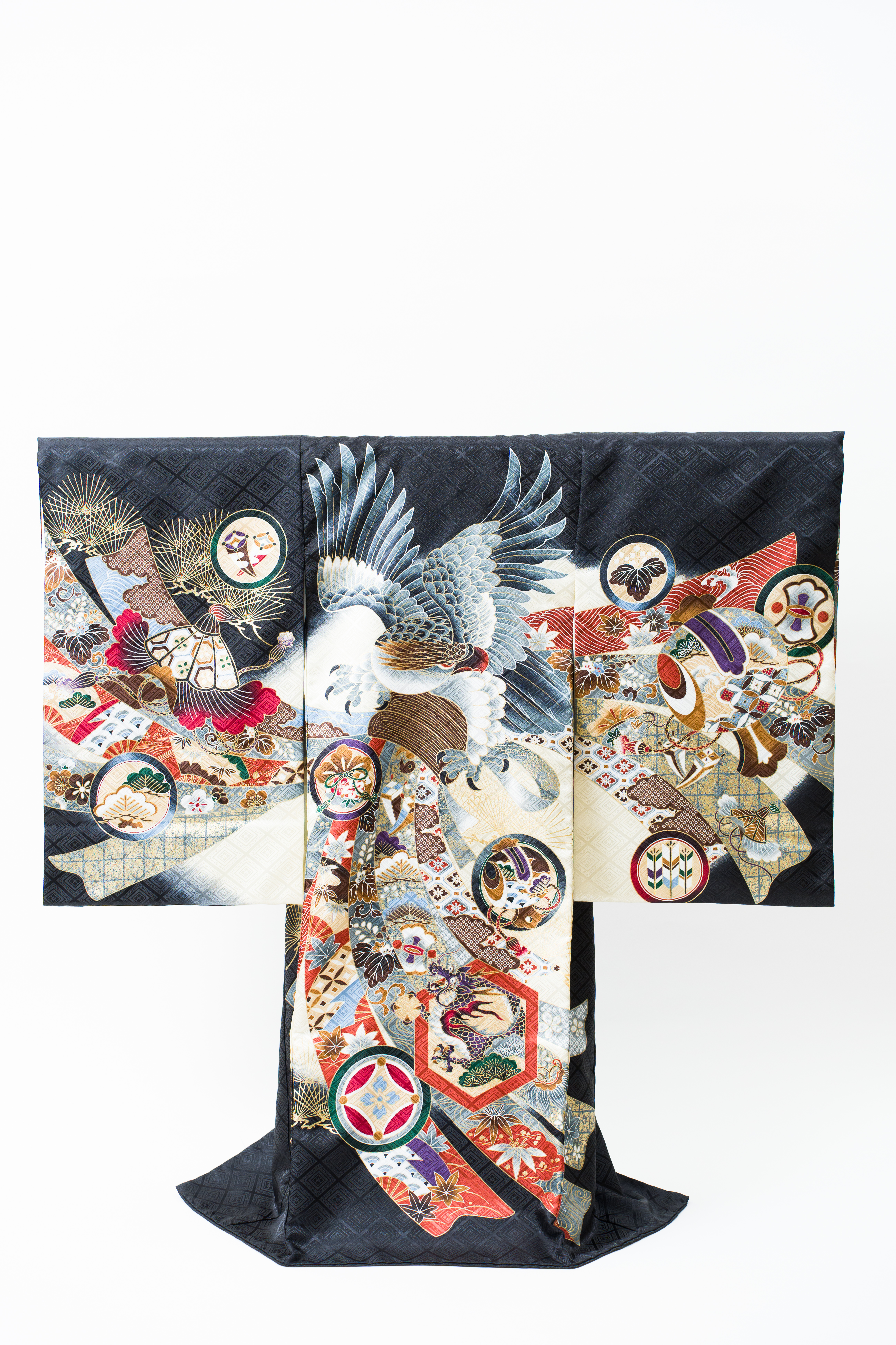 産着(お宮参り) | 黒色地に勇壮な鷹と吉祥文様