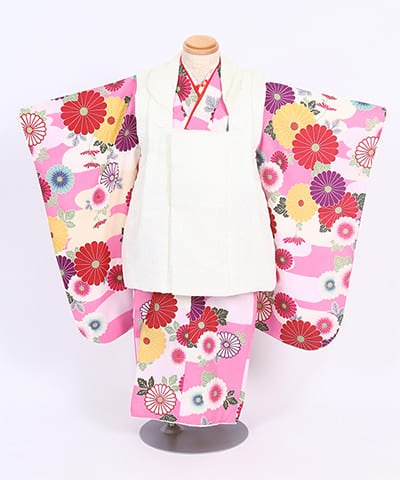七五三(三歳) | ピンク地に菊と花合せ 白い無地の被布
